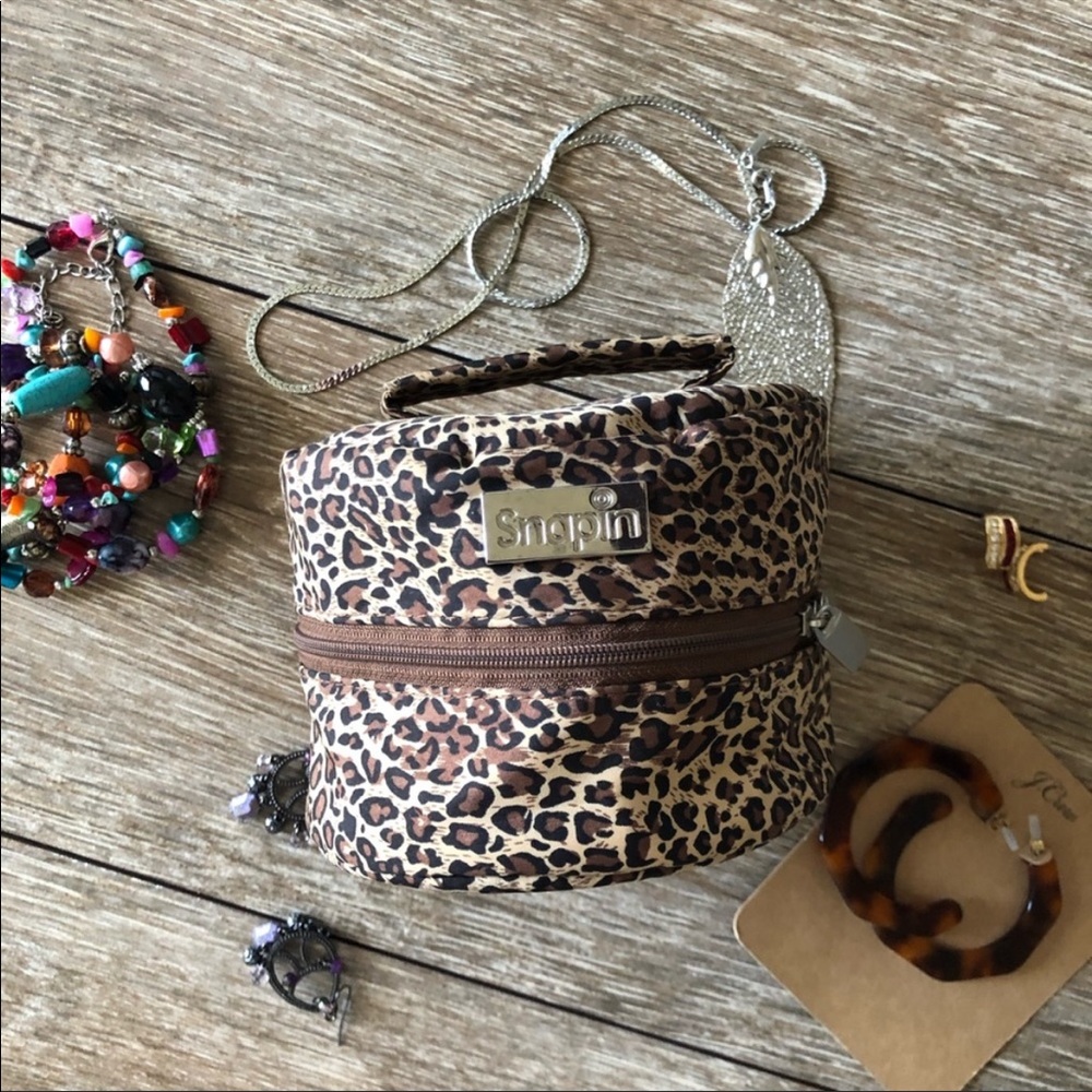 Snapin travel jewelry case